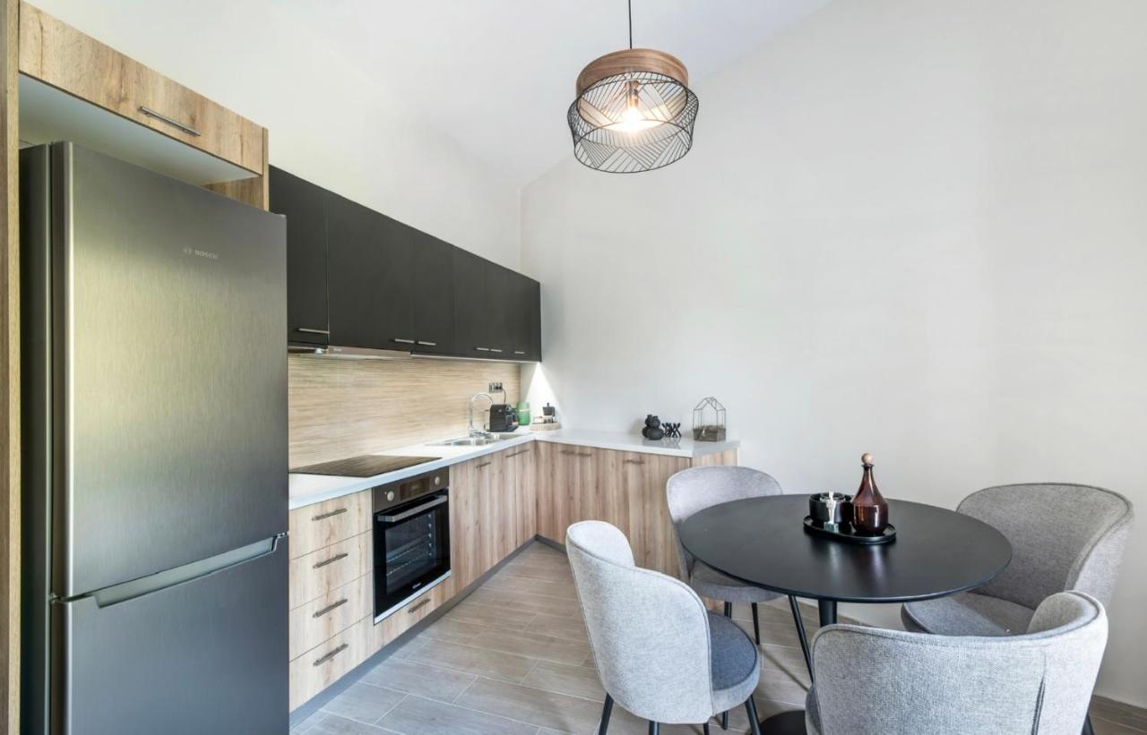 Apartment α Eleusis